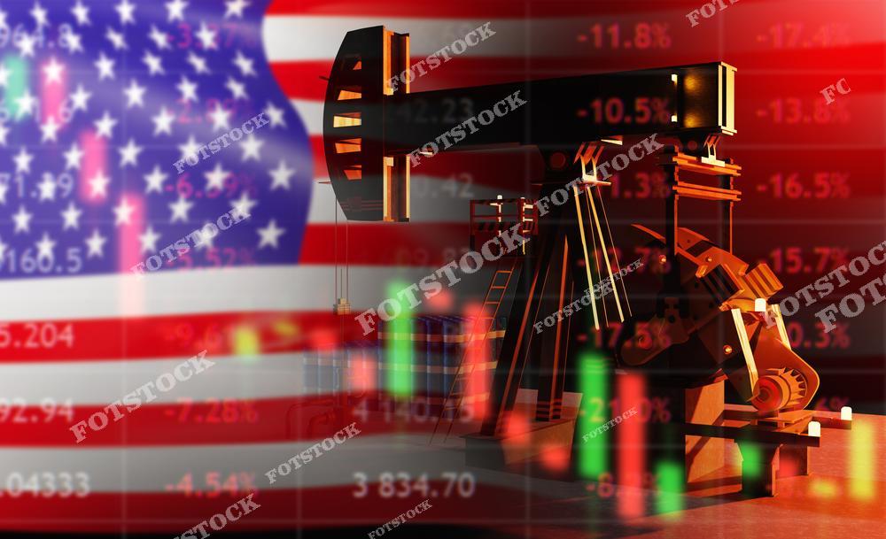 Изображение нефтяной качалки с наложением флага США и падающего графика, отражающего изменения цен на нефть. Фотография символизирует волатильность нефтяного рынка и значение США в глобальной энергетической отрасли.